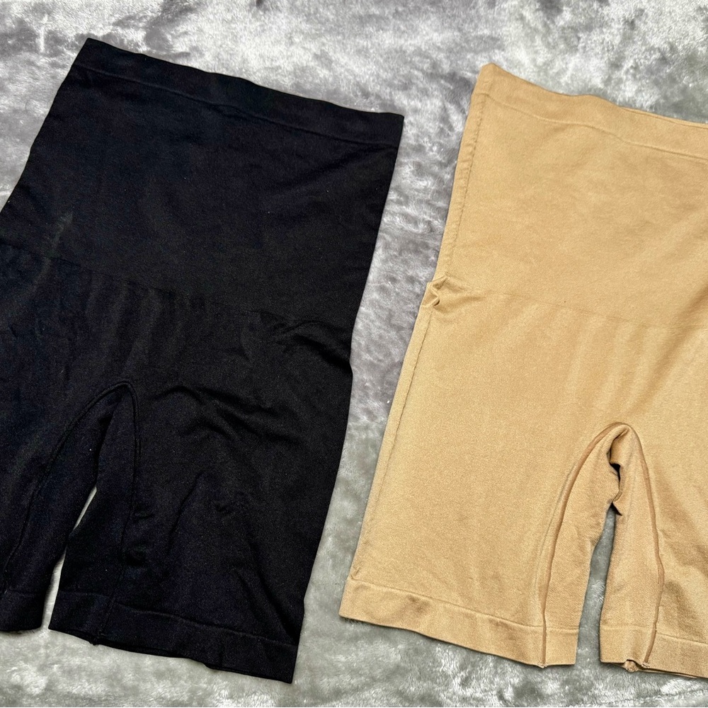 Seamless High-Waist Shaping Shorts - Black and Nude